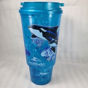Sea World Orca Whales Blue Marbleized Plastic Souvenir 28 oz Lidded Cup 2003